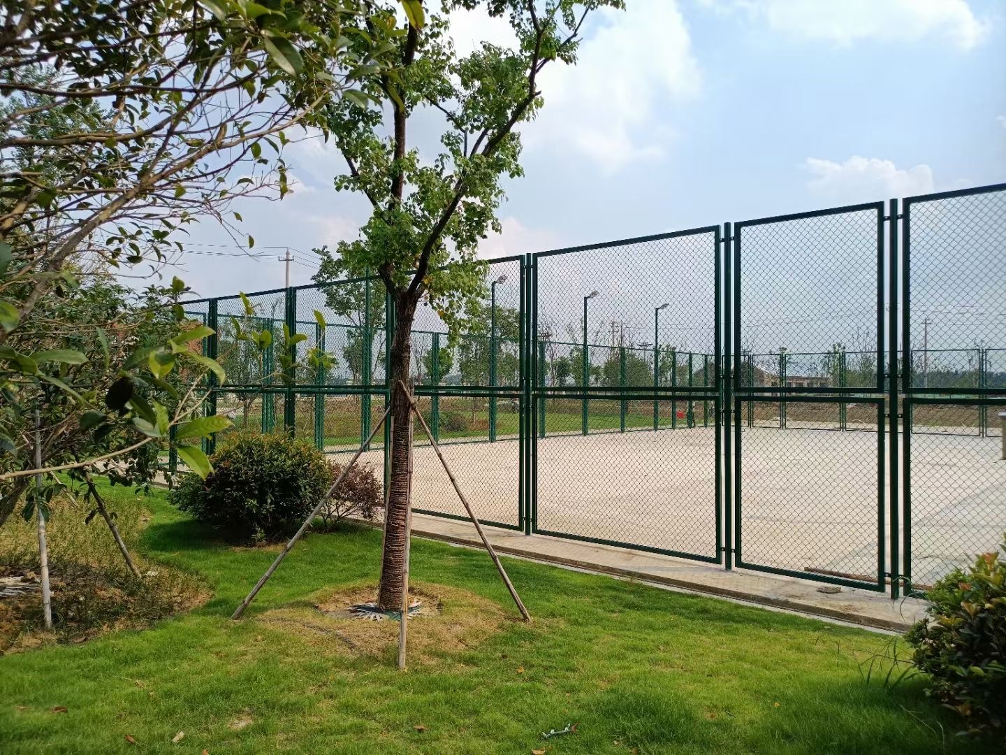 如何提高籃球場(chǎng)護(hù)欄網(wǎng)的使用壽命？